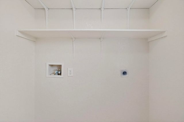 824 Willow Wood Drive, Cedar Hill, TX 75104