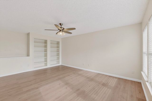 824 Willow Wood Drive, Cedar Hill, TX 75104