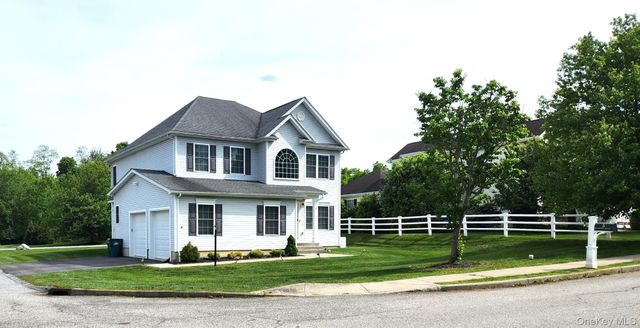 5 Mulberry Place, Hopewell Junction, NY 12533