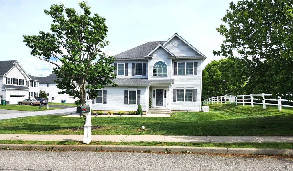 5 Mulberry Place, Hopewell Junction, NY 12533