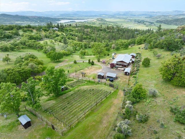 7575 Torrey Pines Terrace, Eagle Point, OR 97524