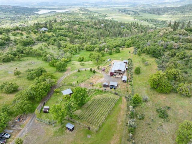 7575 Torrey Pines Terrace, Eagle Point, OR 97524