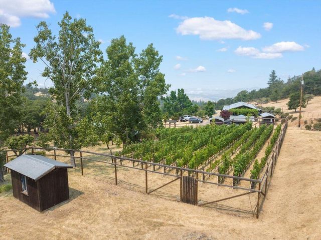 7575 Torrey Pines Terrace, Eagle Point, OR 97524
