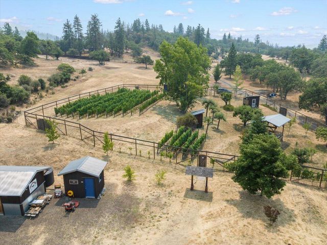 7575 Torrey Pines Terrace, Eagle Point, OR 97524