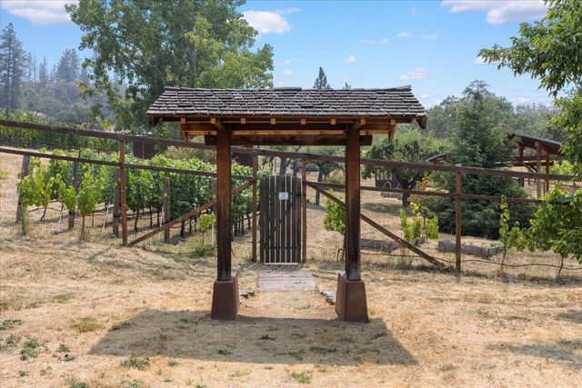 7575 Torrey Pines Terrace, Eagle Point, OR 97524