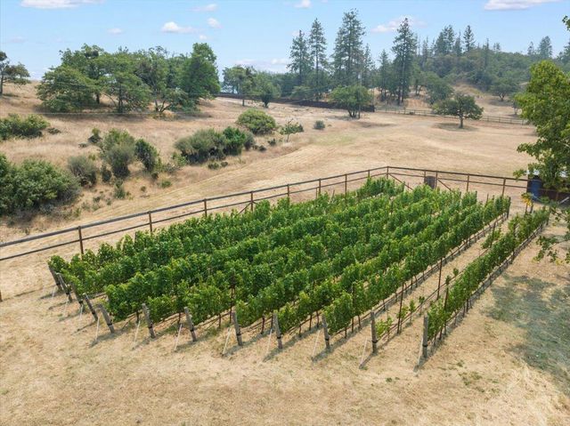 7575 Torrey Pines Terrace, Eagle Point, OR 97524
