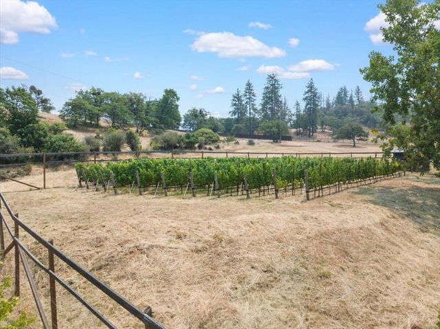 7575 Torrey Pines Terrace, Eagle Point, OR 97524
