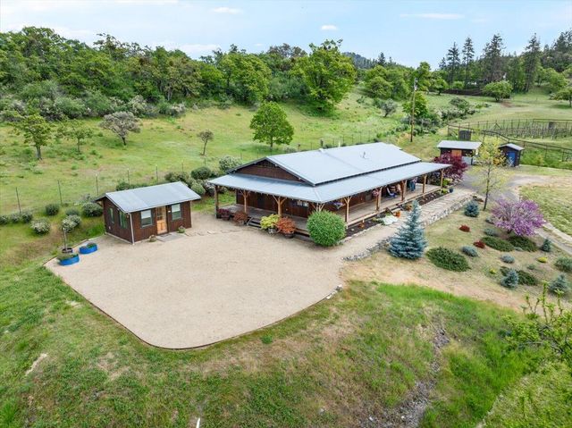 7575 Torrey Pines Terrace, Eagle Point, OR 97524