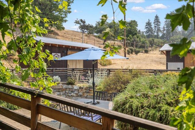 7575 Torrey Pines Terrace, Eagle Point, OR 97524