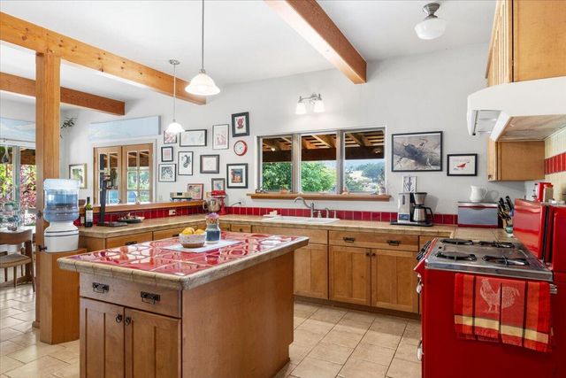7575 Torrey Pines Terrace, Eagle Point, OR 97524