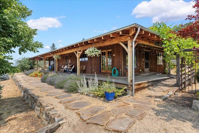 7575 Torrey Pines Terrace, Eagle Point, OR 97524