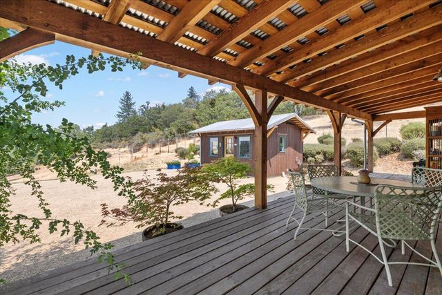 7575 Torrey Pines Terrace, Eagle Point, OR 97524