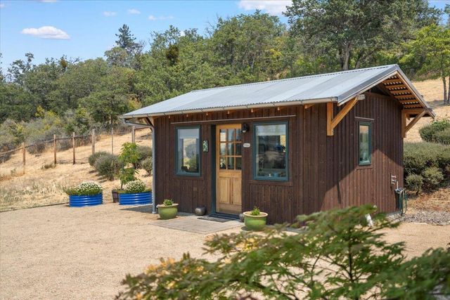 7575 Torrey Pines Terrace, Eagle Point, OR 97524