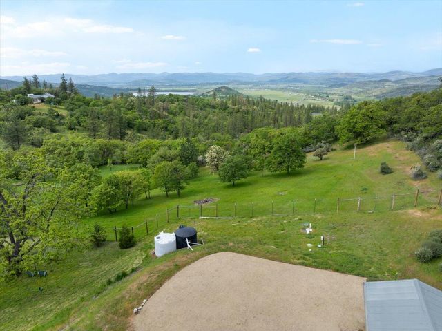 7575 Torrey Pines Terrace, Eagle Point, OR 97524