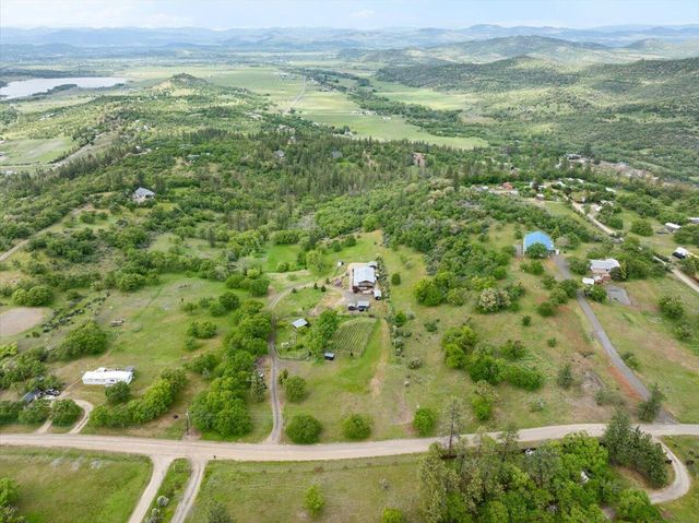 7575 Torrey Pines Terrace, Eagle Point, OR 97524