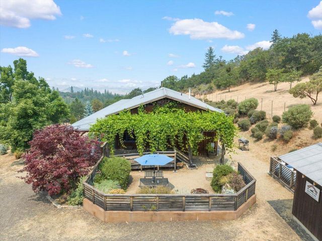 7575 Torrey Pines Terrace, Eagle Point, OR 97524