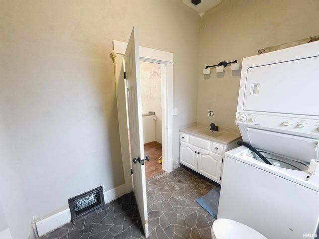 2008 9TH Street, Rock Island, IL 61201