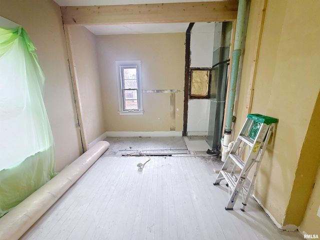 2008 9TH Street, Rock Island, IL 61201