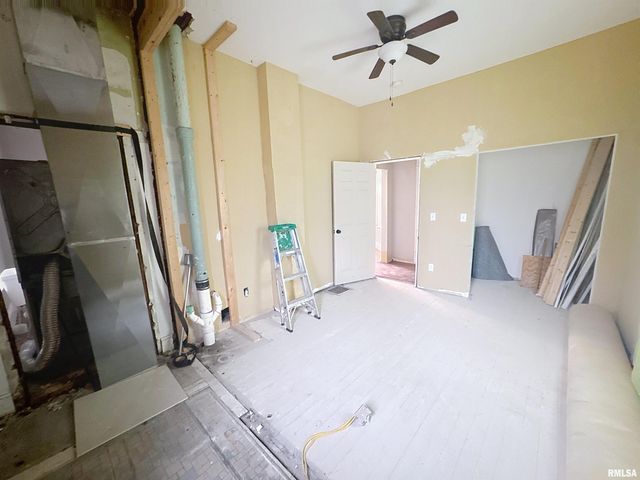 2008 9TH Street, Rock Island, IL 61201