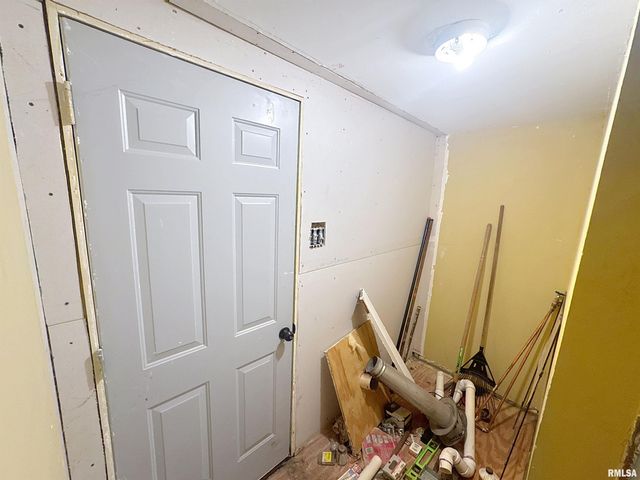 2008 9TH Street, Rock Island, IL 61201