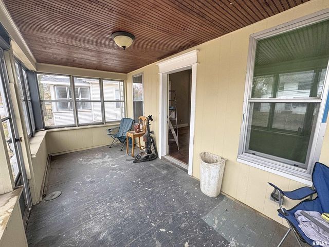 2008 9TH Street, Rock Island, IL 61201