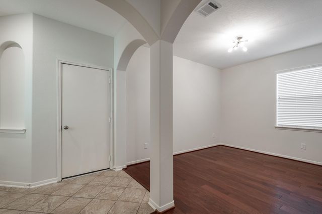 10019 Lynnwood Drive, Baytown, TX 77521