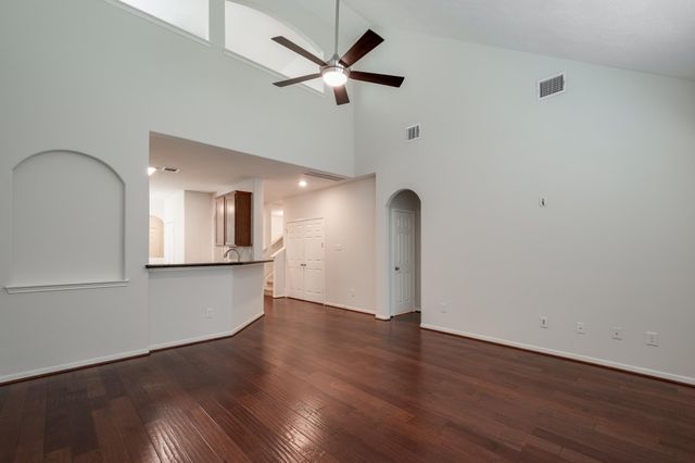 10019 Lynnwood Drive, Baytown, TX 77521