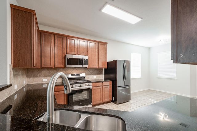 10019 Lynnwood Drive, Baytown, TX 77521