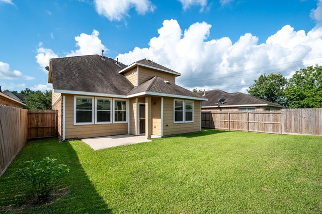 10019 Lynnwood Drive, Baytown, TX 77521