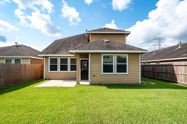 10019 Lynnwood Drive, Baytown, TX 77521