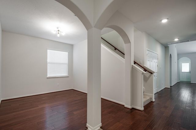 10019 Lynnwood Drive, Baytown, TX 77521