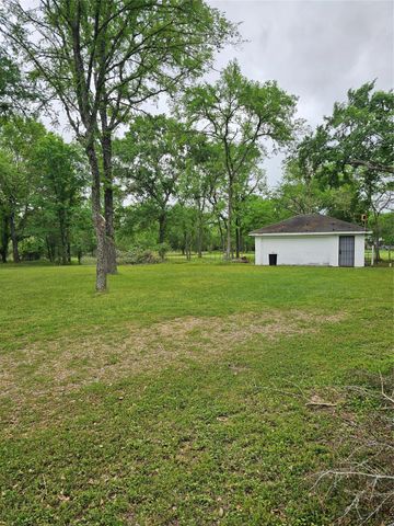 9041 Lakecrest Drive, Montgomery, TX 77356