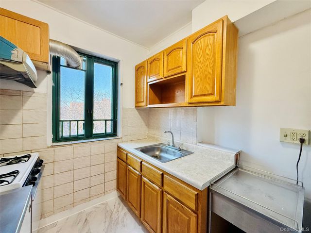 1562 Unionport Road 6G, Bronx, NY 10462