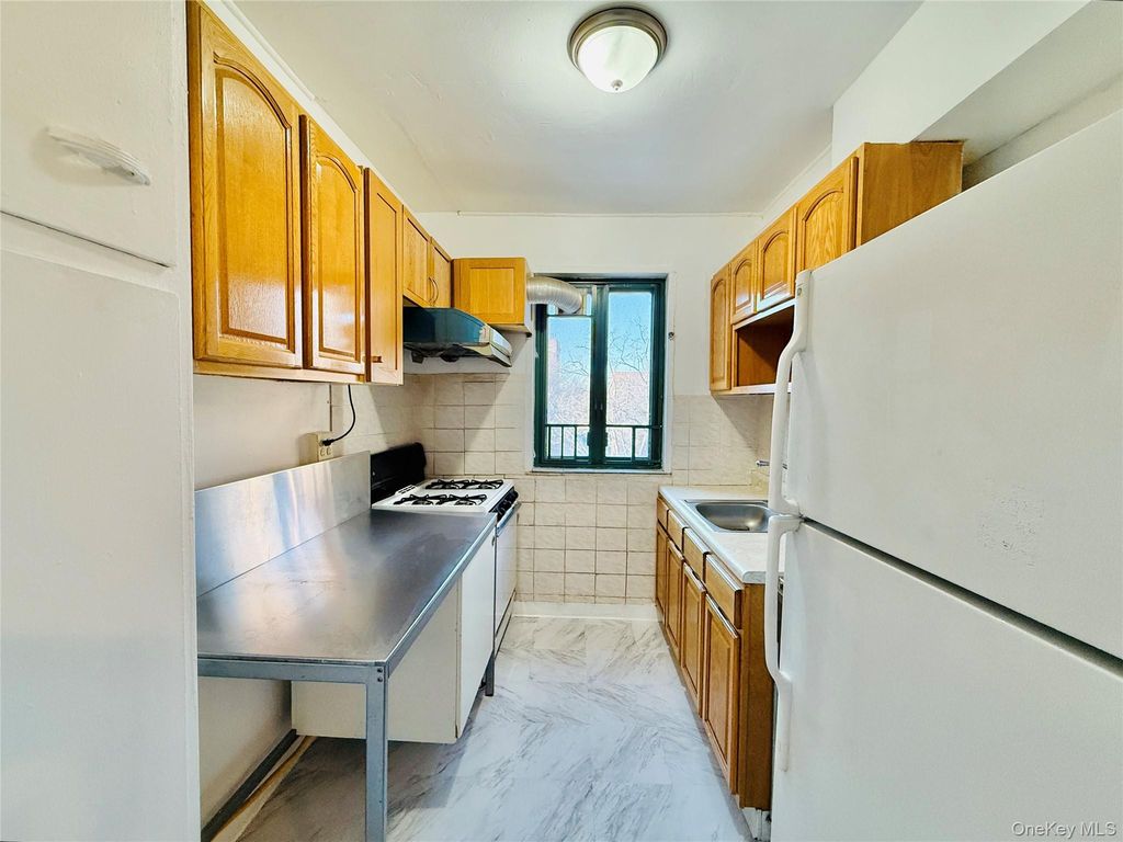 1562 Unionport Road 6G, Bronx, NY 10462