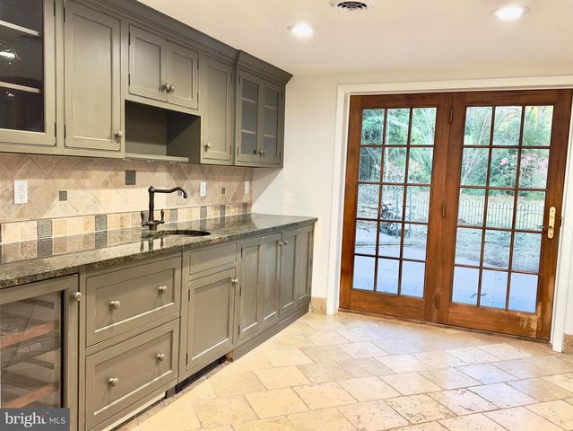 1 HIGH ACRES DRIVE, Ewing, NJ 08628