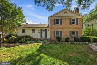6812 LAMP POST LN, Alexandria, VA 22306