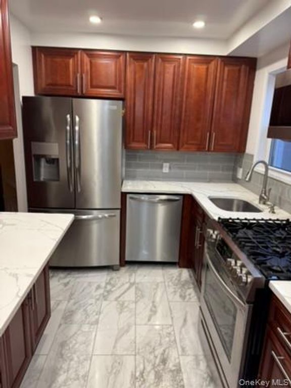 7961 78th Avenue, Glendale, NY 11385