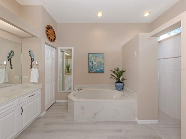1102 SOUTHLAKE COURT, Venice, FL 34285
