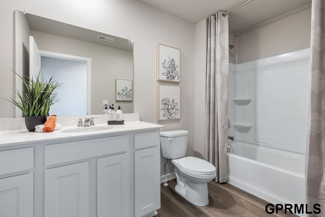 8831 S 184th Terrace, Gretna, NE 68136