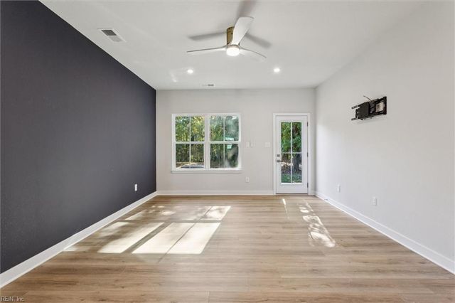 23078 Retreat LN, Carrollton, VA 23314