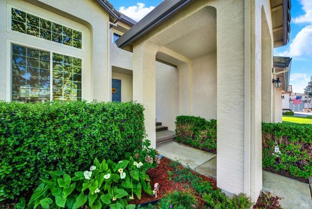 150 Deerglen Cir, Vacaville, CA 95687