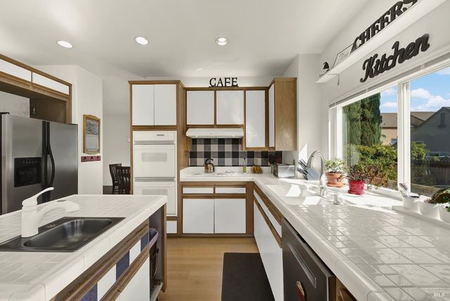 150 Deerglen Cir, Vacaville, CA 95687