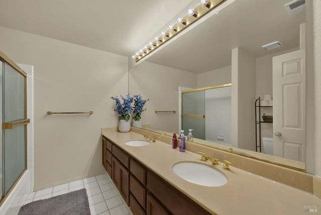 150 Deerglen Cir, Vacaville, CA 95687