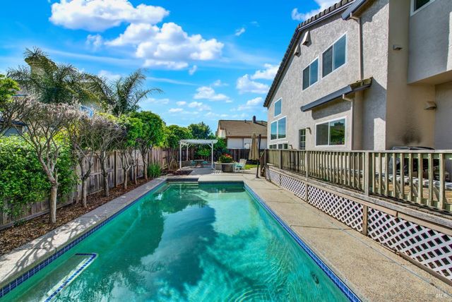 150 Deerglen Cir, Vacaville, CA 95687