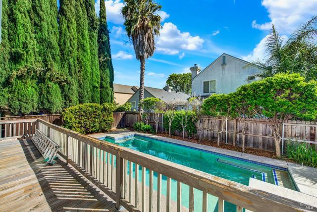 150 Deerglen Cir, Vacaville, CA 95687