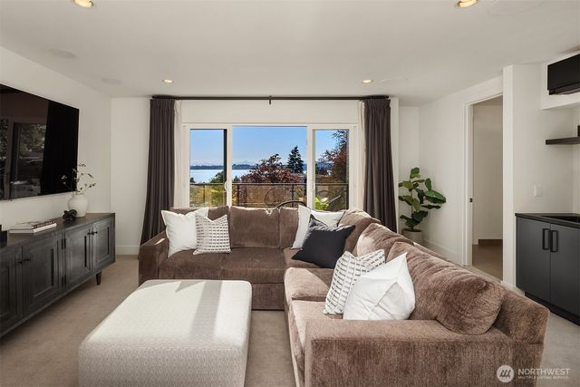 6504 103rd Avenue NE, Kirkland, WA 98033