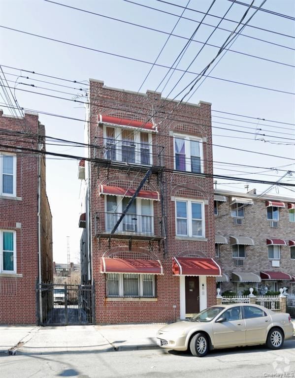 946 E 227th Street, Bronx, NY 10466