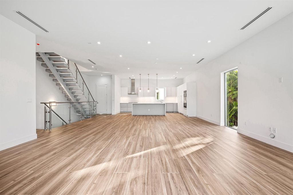 11 SE 11th Avenue, Fort Lauderdale, FL 33301