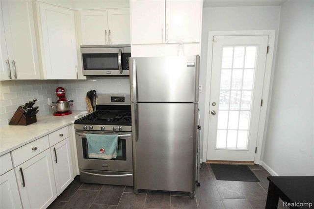 2223 Ridgemont Road, Grosse Pointe Woods, MI 48236