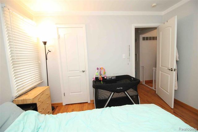 2223 Ridgemont Road, Grosse Pointe Woods, MI 48236